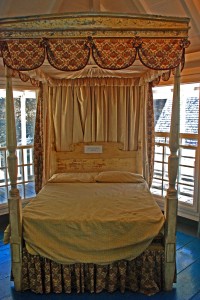 It's pretty sad that even this colonial bed, made of ropes and stuffed with hay made me drool a bit.  Look!, I screamed.  You can get out ON THE SIDE!